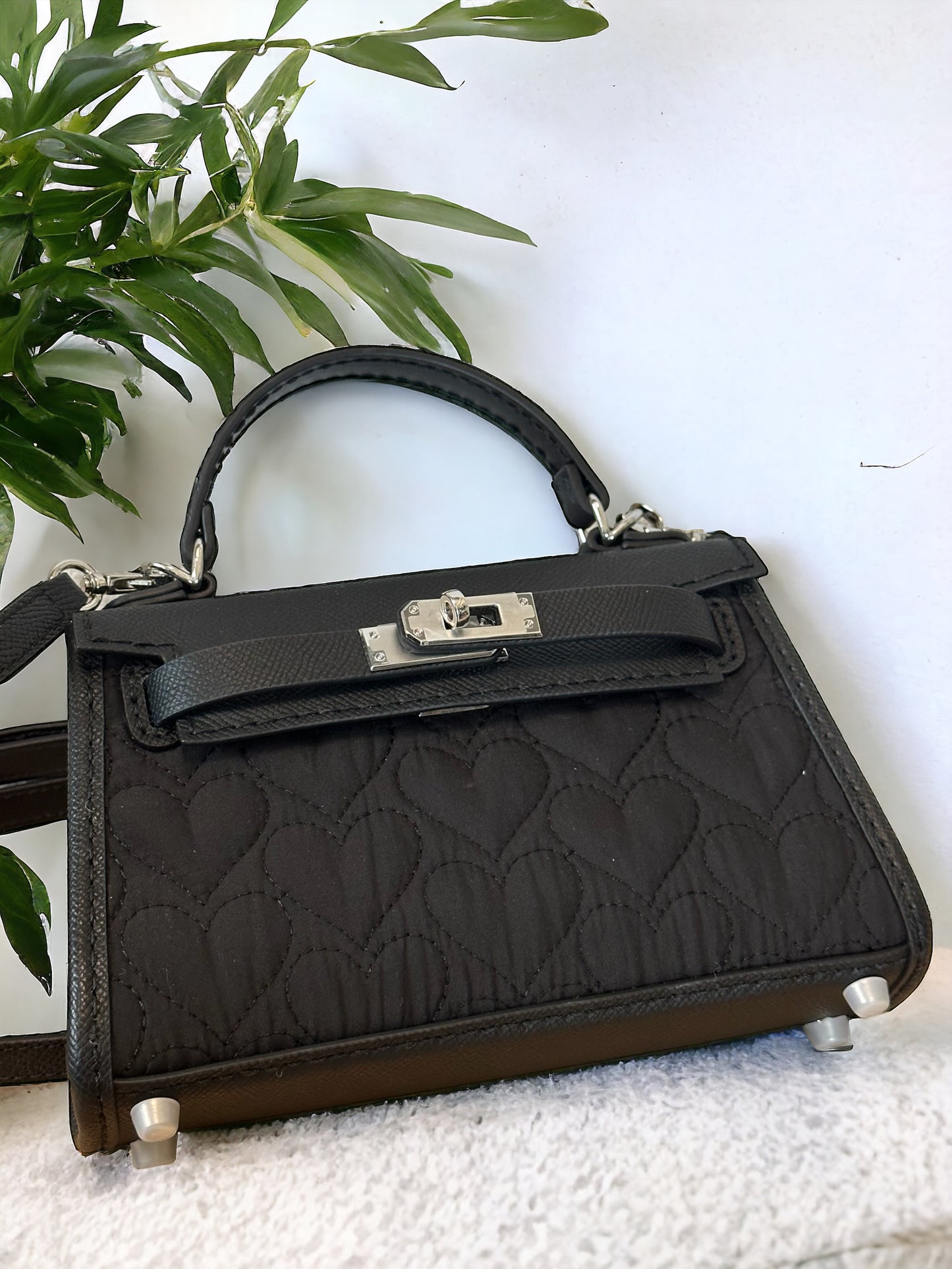 《手縫皮系列》 Zora bag - Black Padding Hearts (H…The corner賣中)