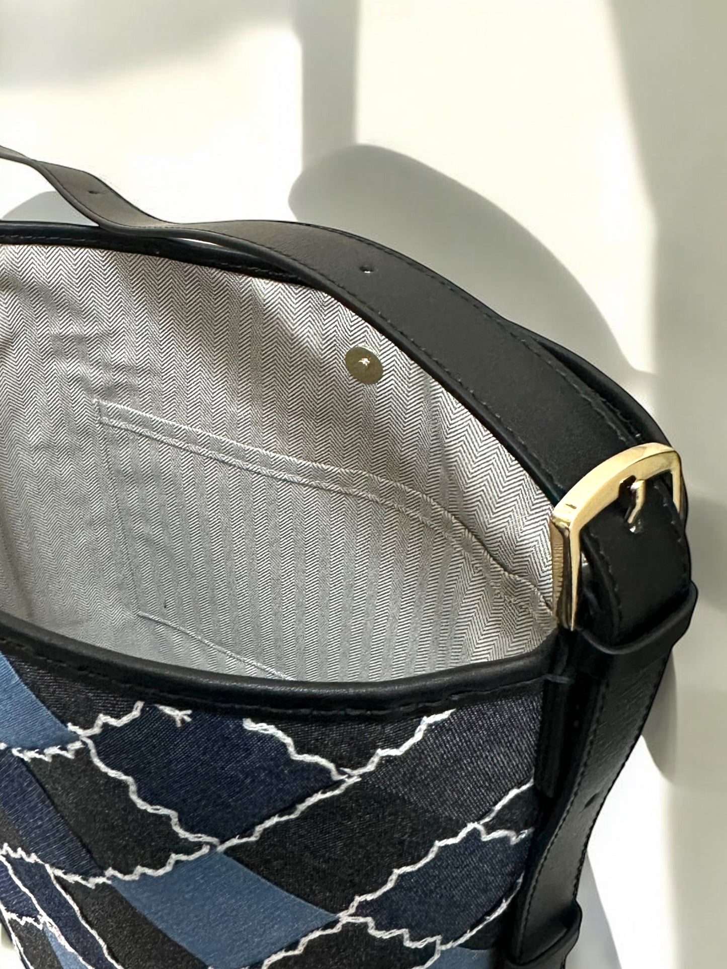 《手縫皮系列》 Alyssa bag - 編織牛仔/ BK (現)
