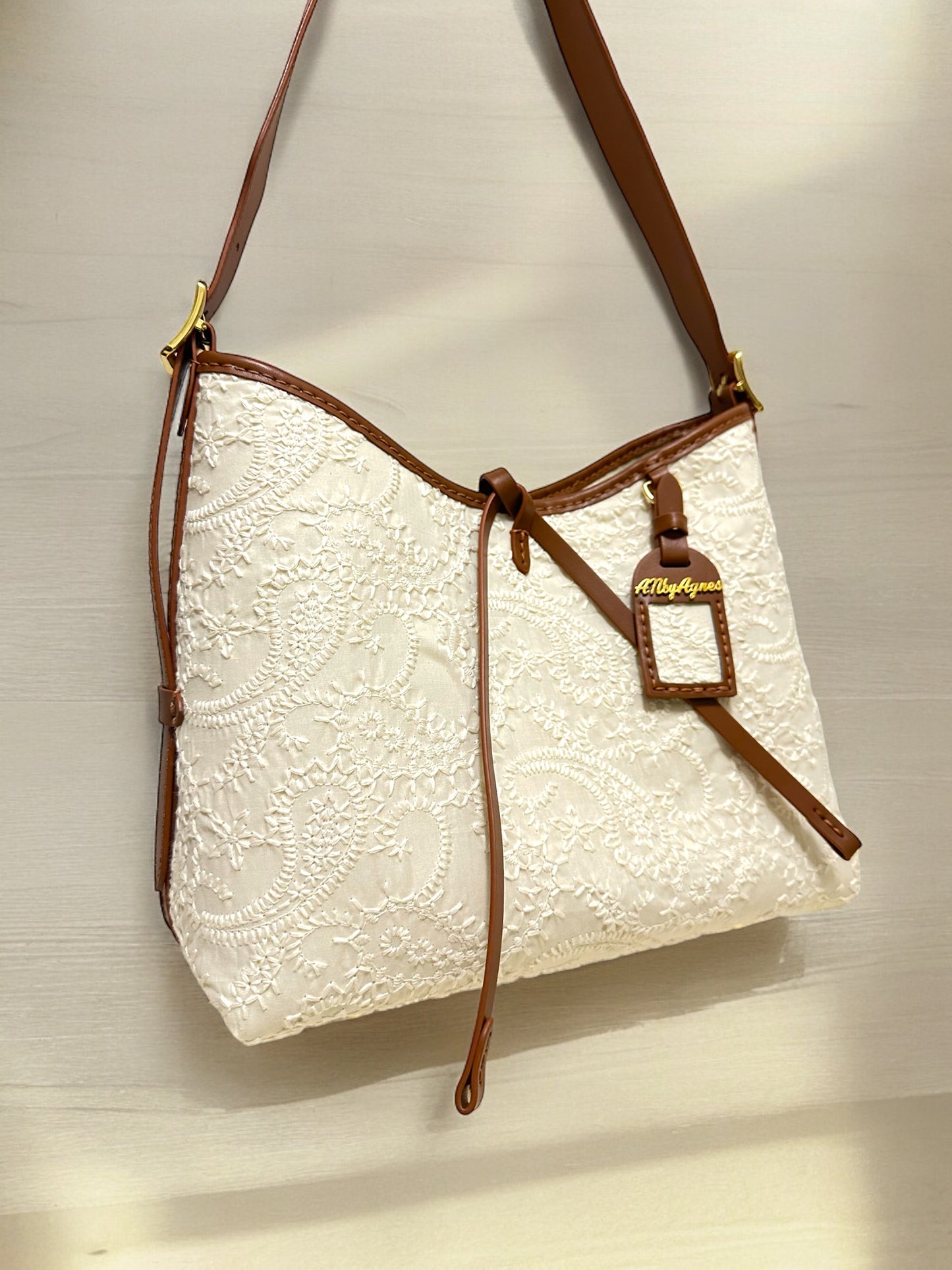 《手縫皮系列》 Nora bag - Heavy Embroidery (@H…the corner寄賣)