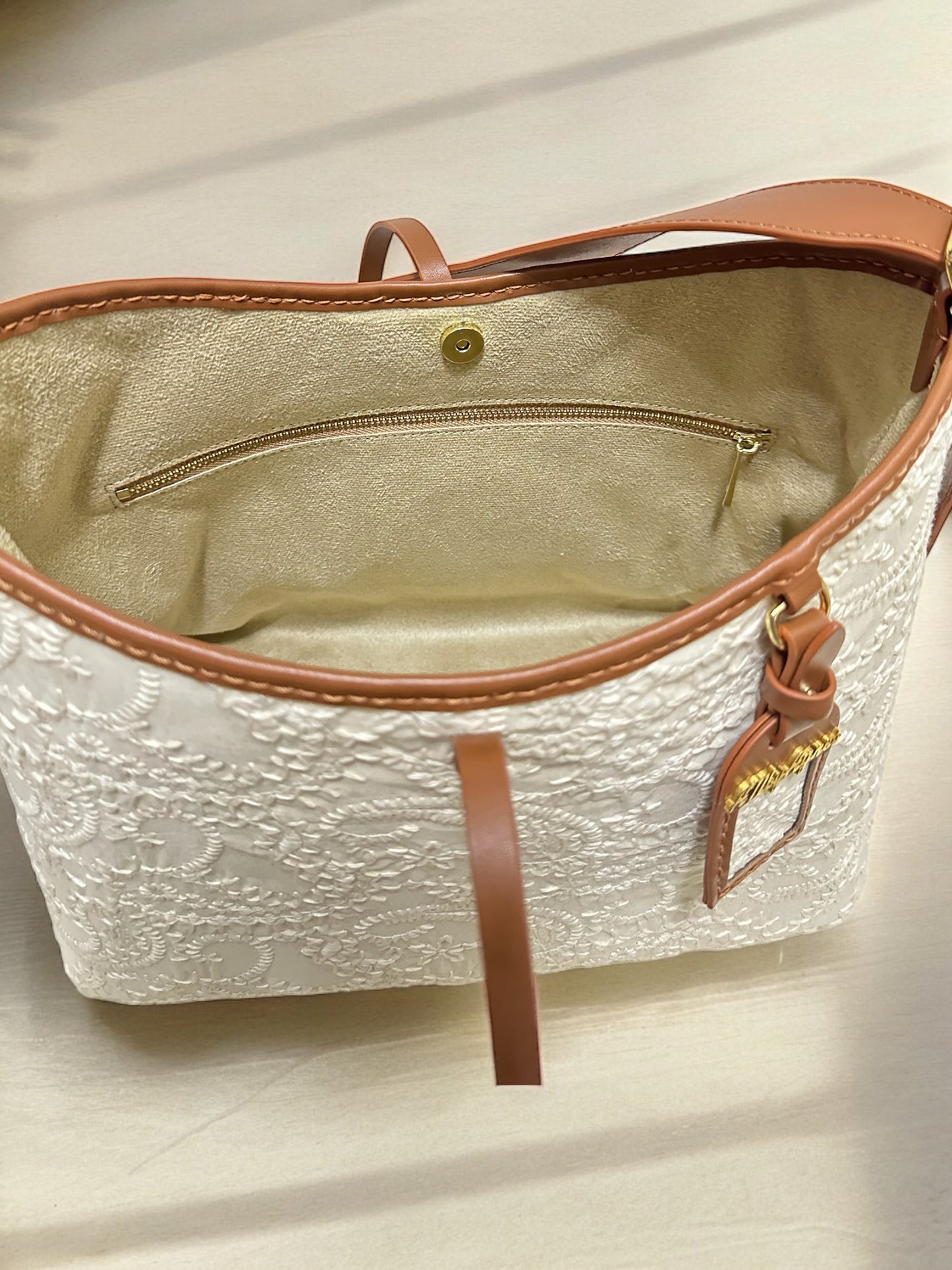 《手縫皮系列》 Nora bag - Heavy Embroidery (@H…the corner寄賣)