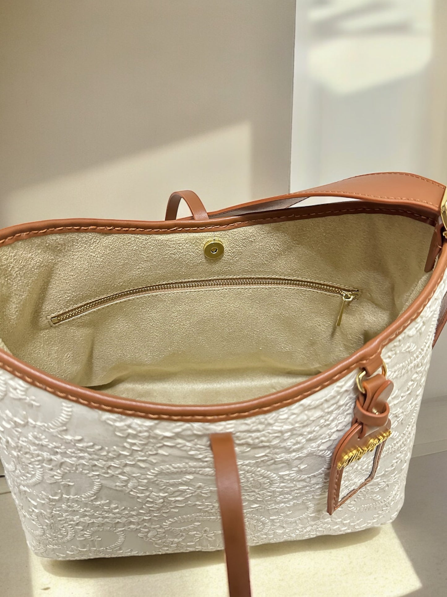 《手縫皮系列》 Nora bag - Heavy Embroidery (@H…the corner寄賣)