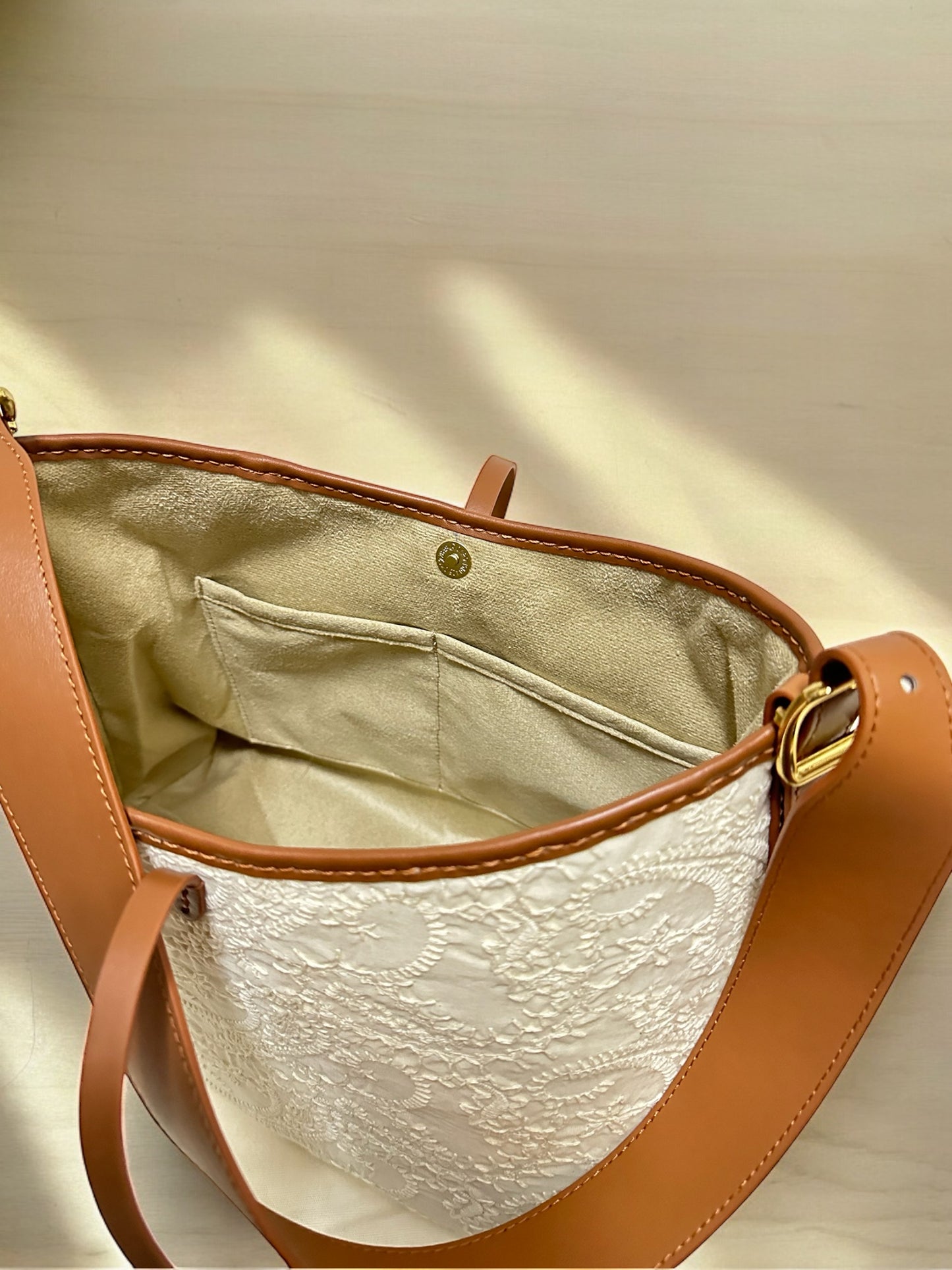 《手縫皮系列》 Nora bag - Heavy Embroidery (@H…the corner寄賣)