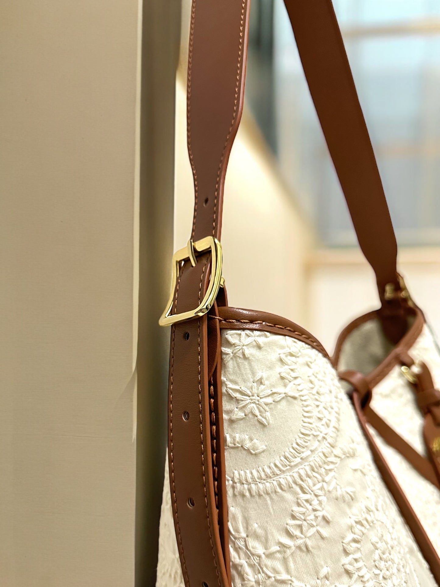 《手縫皮系列》 Nora bag - Heavy Embroidery (@H…the corner寄賣)