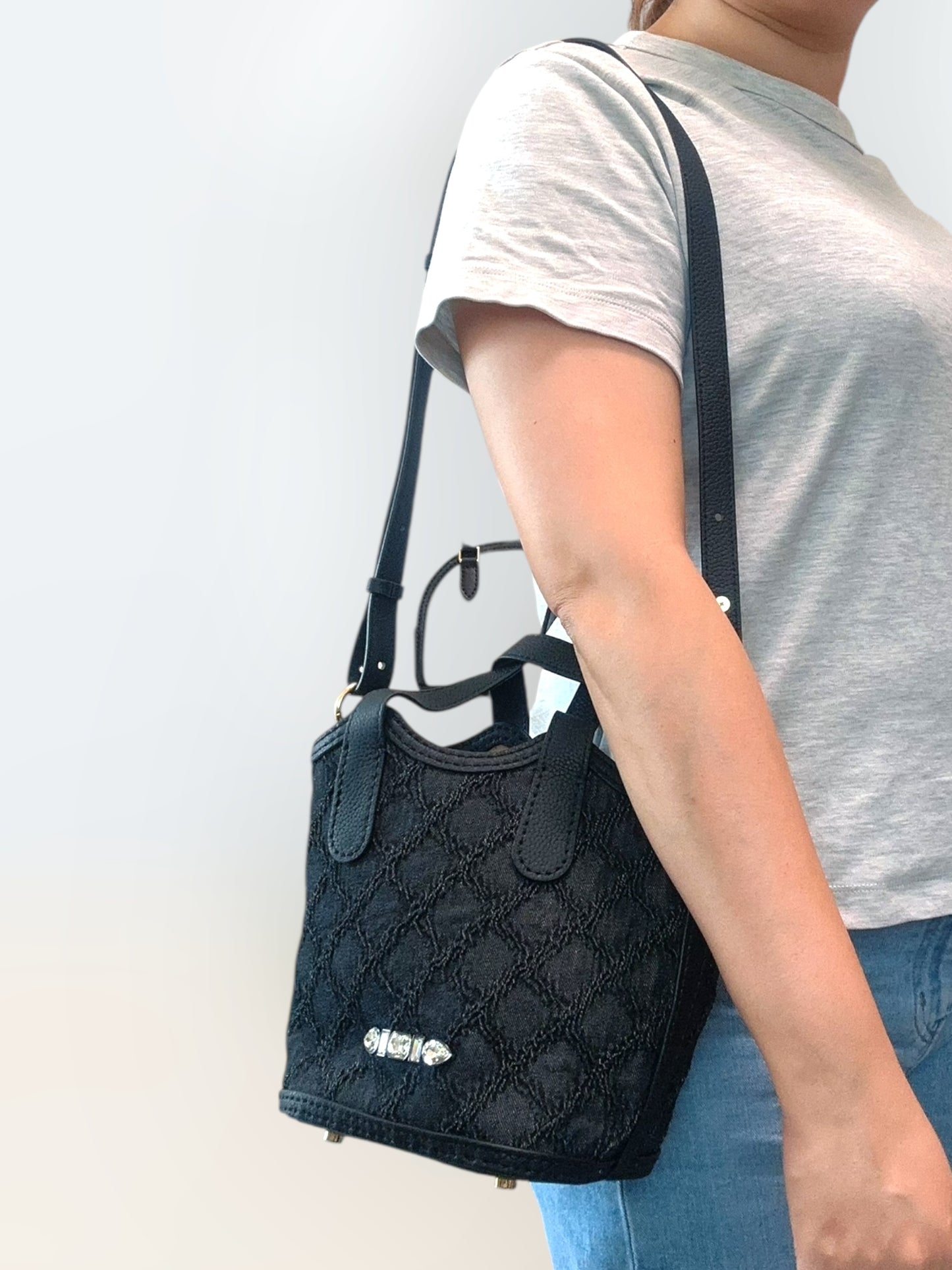 《手縫皮系列》 Anya Bag - Textured Denim