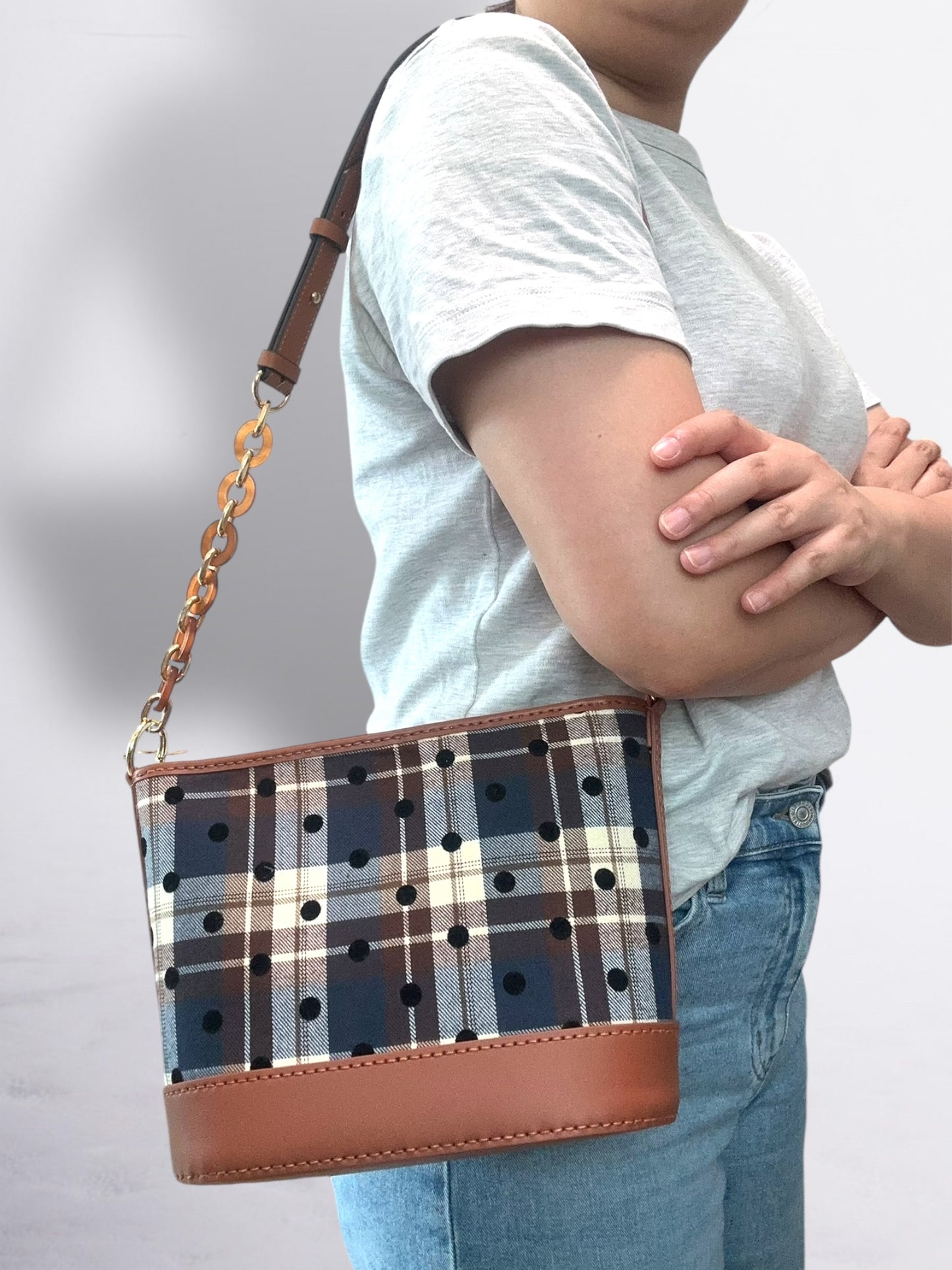 《手縫皮系列》 Aileen Bag - 經典格仔 立體波點