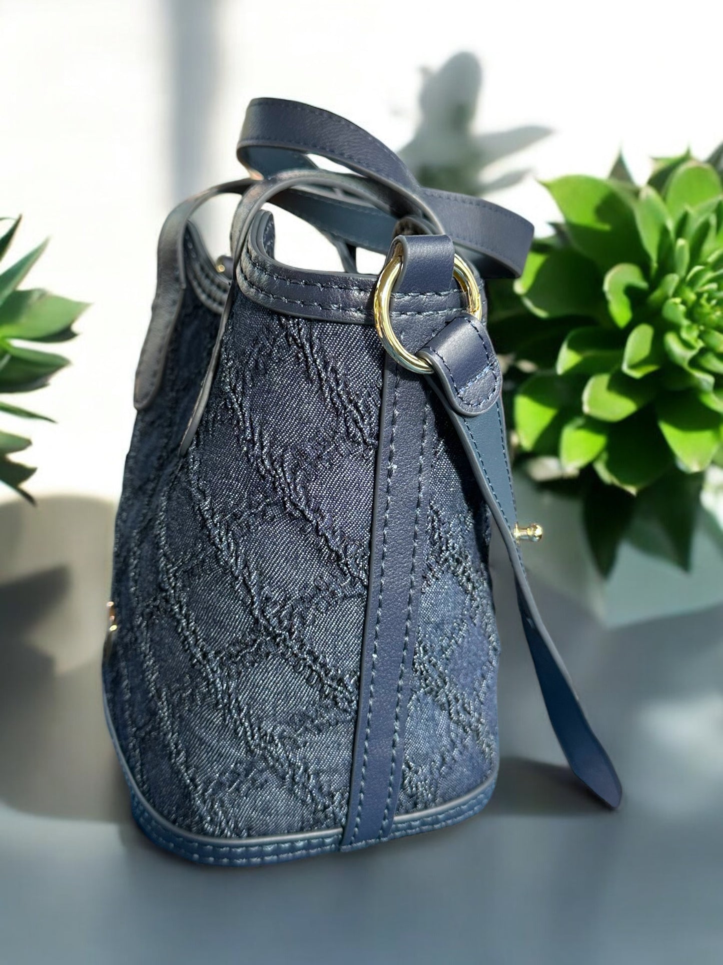 《手縫皮系列》 Anya Bag - Textured Denim