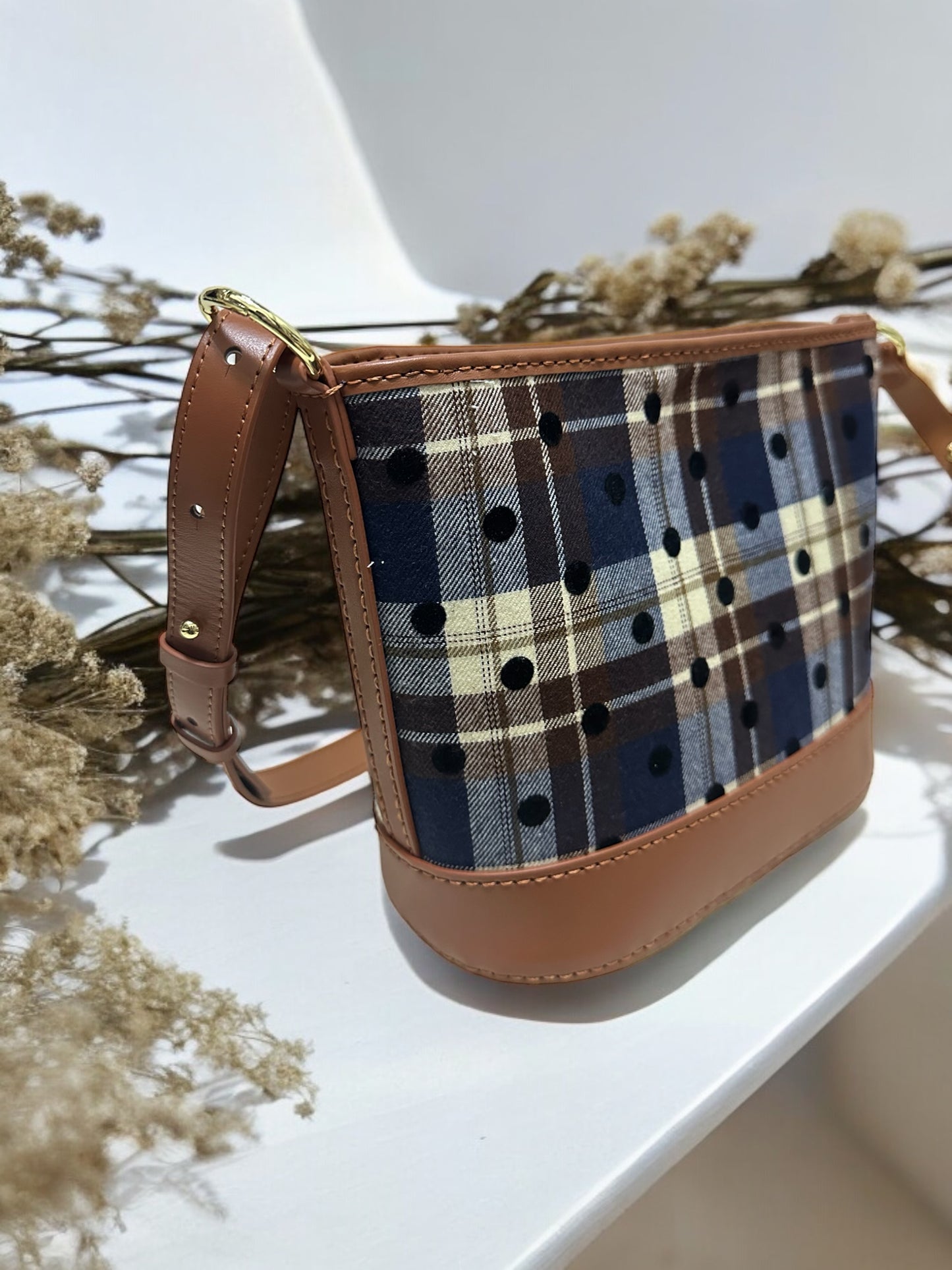 《手縫皮系列》 Aileen Bag - 經典格仔 立體波點