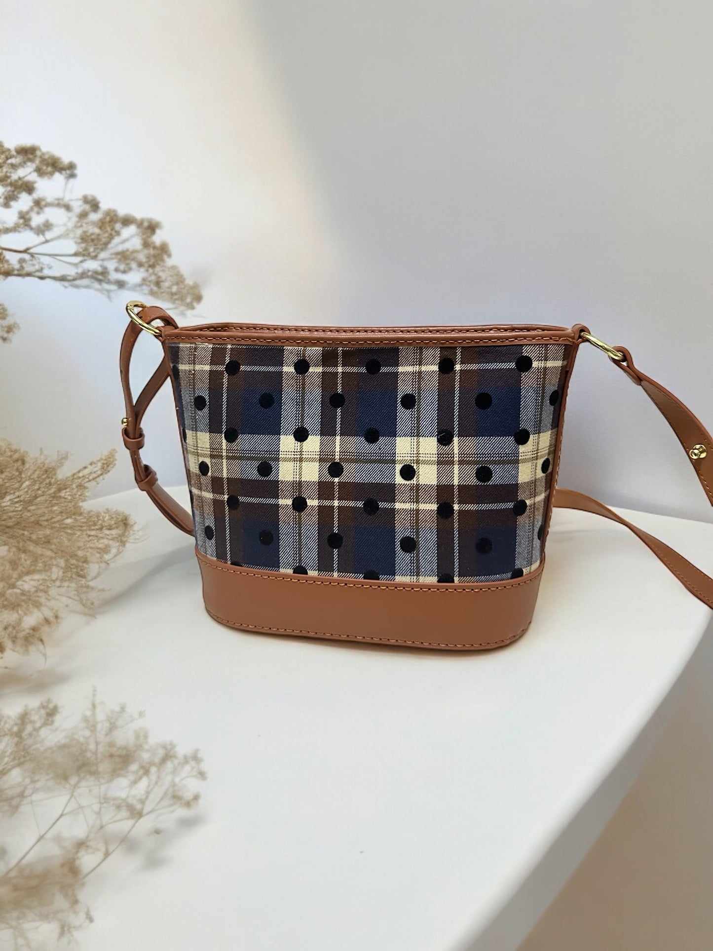 《手縫皮系列》 Aileen Bag - 經典格仔 立體波點