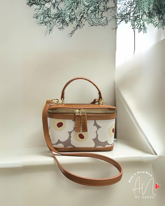 《手縫皮系列》  Gemma bag - Marimekko 灰白花 （現）