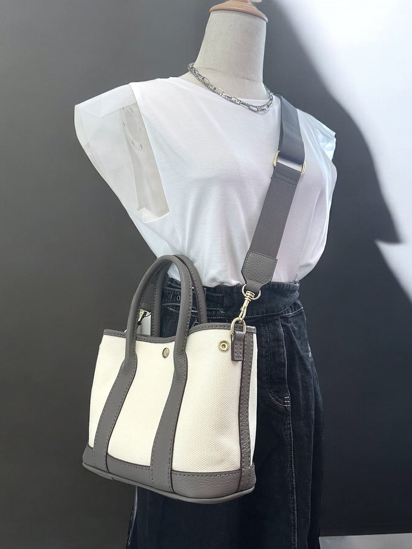 《手縫皮系列》Renee bag - 米白帆布/灰皮 size S
